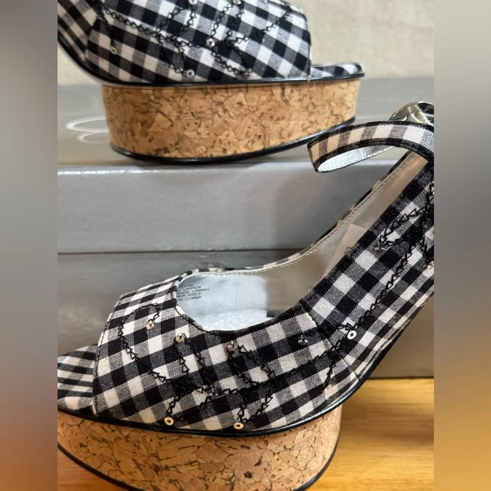 Black & White Gingham Print, Sling Back, Sequenced, Platform Heels ~ Size 7.5 🖤🤍